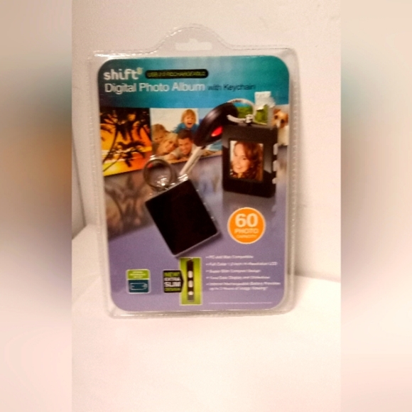 Shift3 Digital Photo Album, Hold 60 photos - Picture 1 of 2